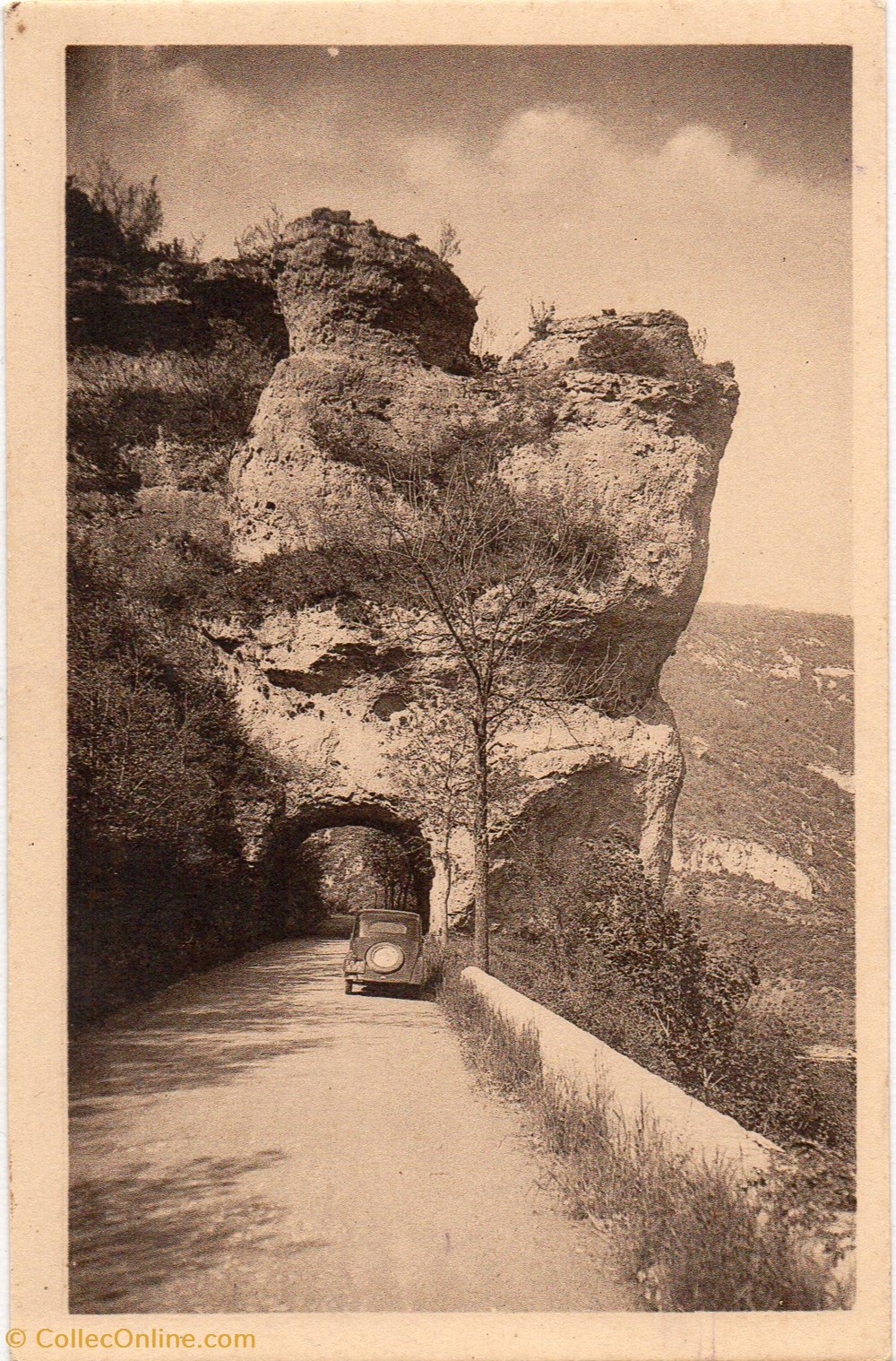 C17 - Le Tunnel sur la route... cartes postales europe france c17 le tunnel sur la route