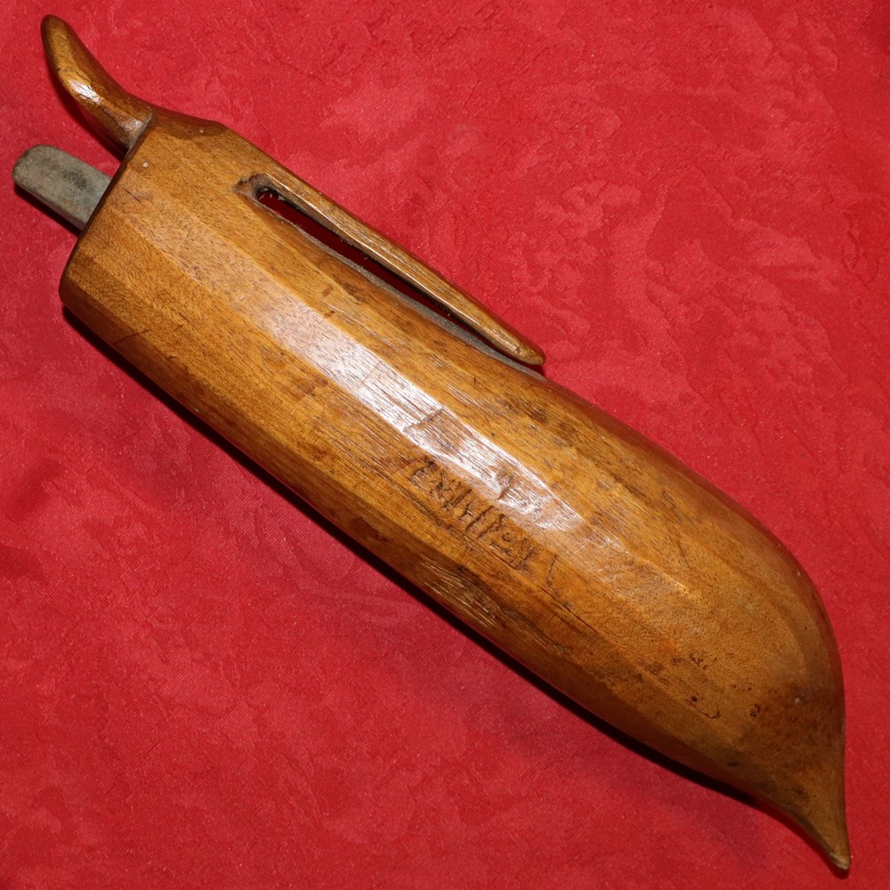 art antiquites populaire coudio ou coffin pour pierre a aiguiser
