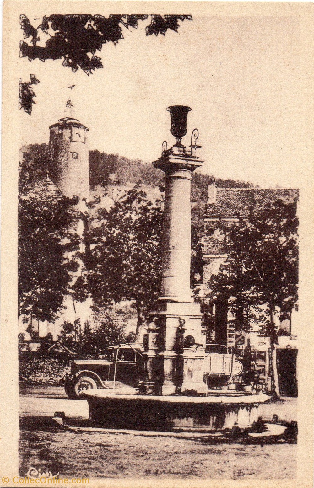 cartes postales europe france c07 la fontaine et la tour