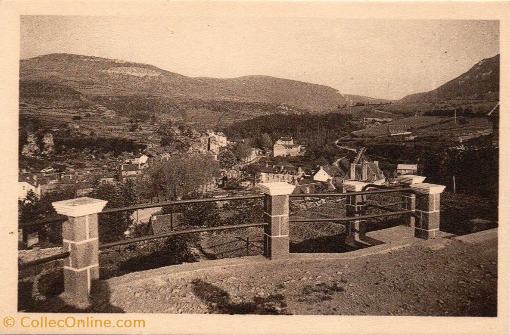 C17 - Vue sur la route des Gorges... cartes postales europe france c17 vue sur la route des gorges