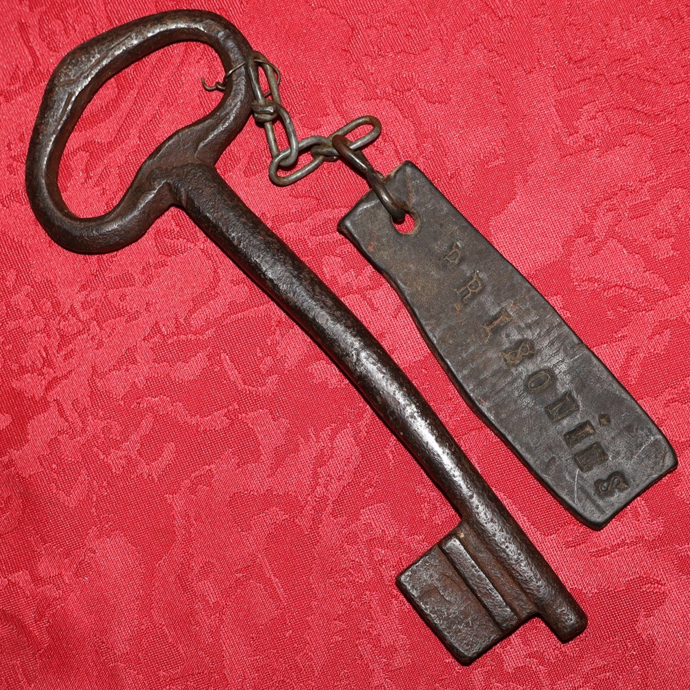 Clé forgée de "PRISONIES" art antiquites cles anciennes cle forgee de prisonies