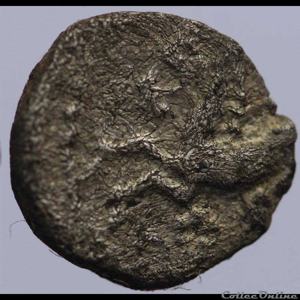 Manque au DT - Obole tête casquée, type 1 monnaie antique gauloise manque au dt obole tete casquee type 1