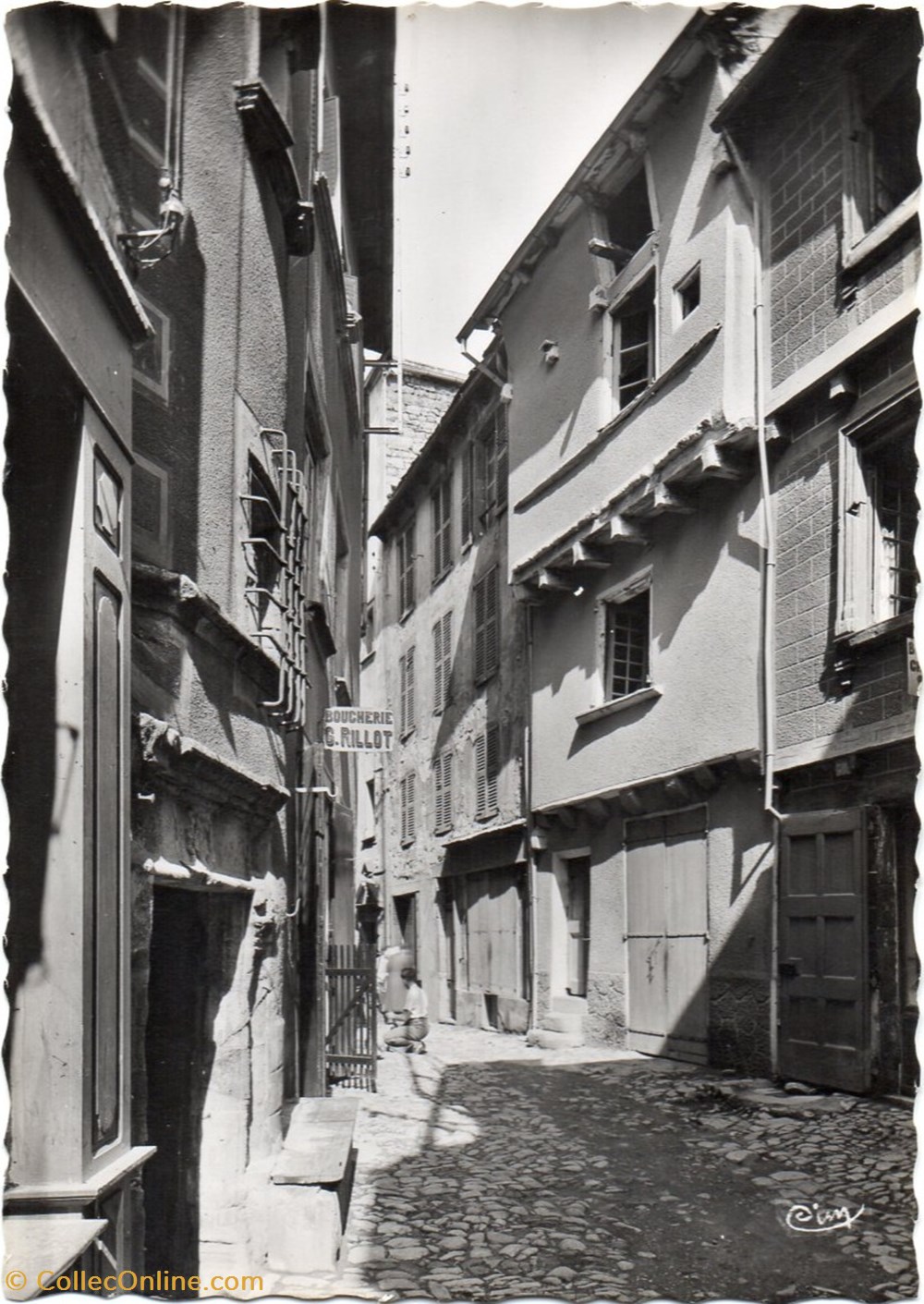C03 - Un vieux quartier - La rue de la Ville cartes postales europe france c03 un vieux quartier la rue de la ville