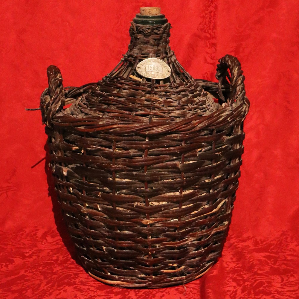 Dame Jeanne, Notre Dame des Neiges, la Bastide, Lozère art table argenterie bistrot alimentation bouteilles dame jeanne notre dame des neiges la bastide lozere