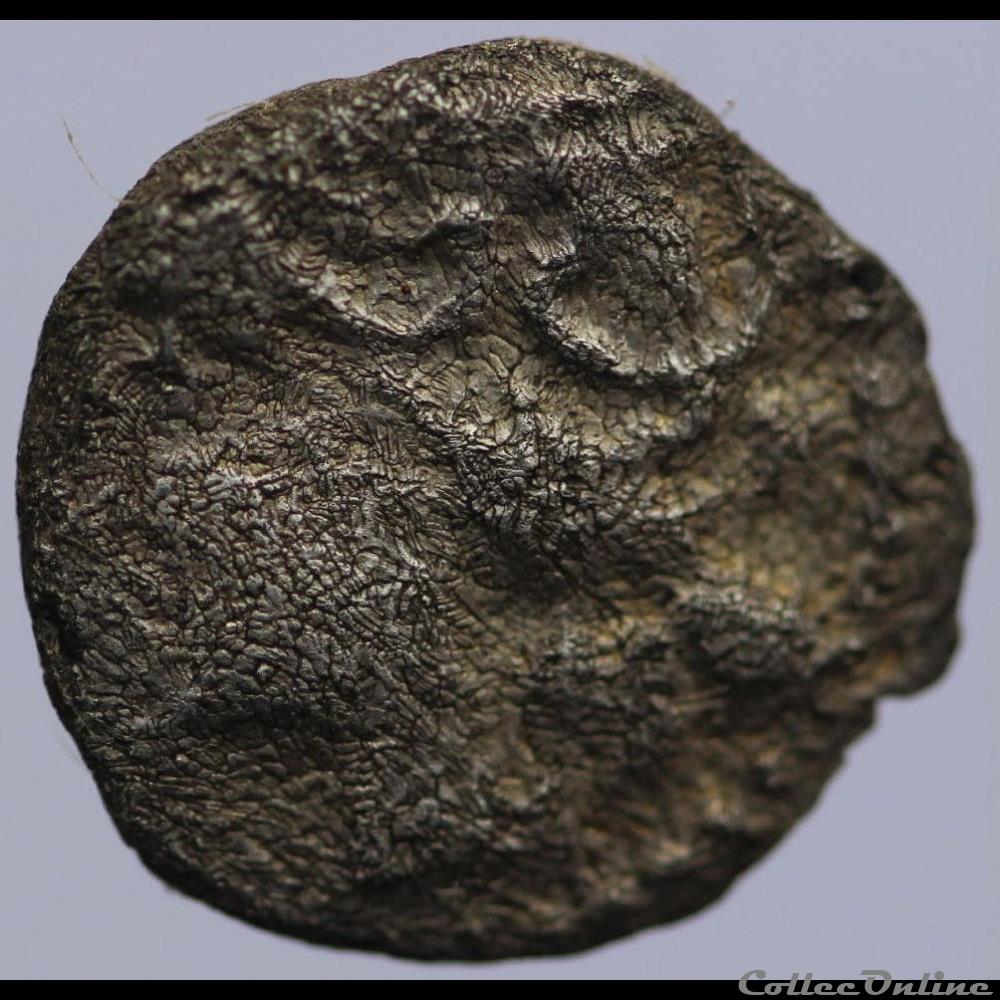 Manque au DT - Obole tête casquée, type 1 monnaie antique gauloise manque au dt obole tete casquee type 1