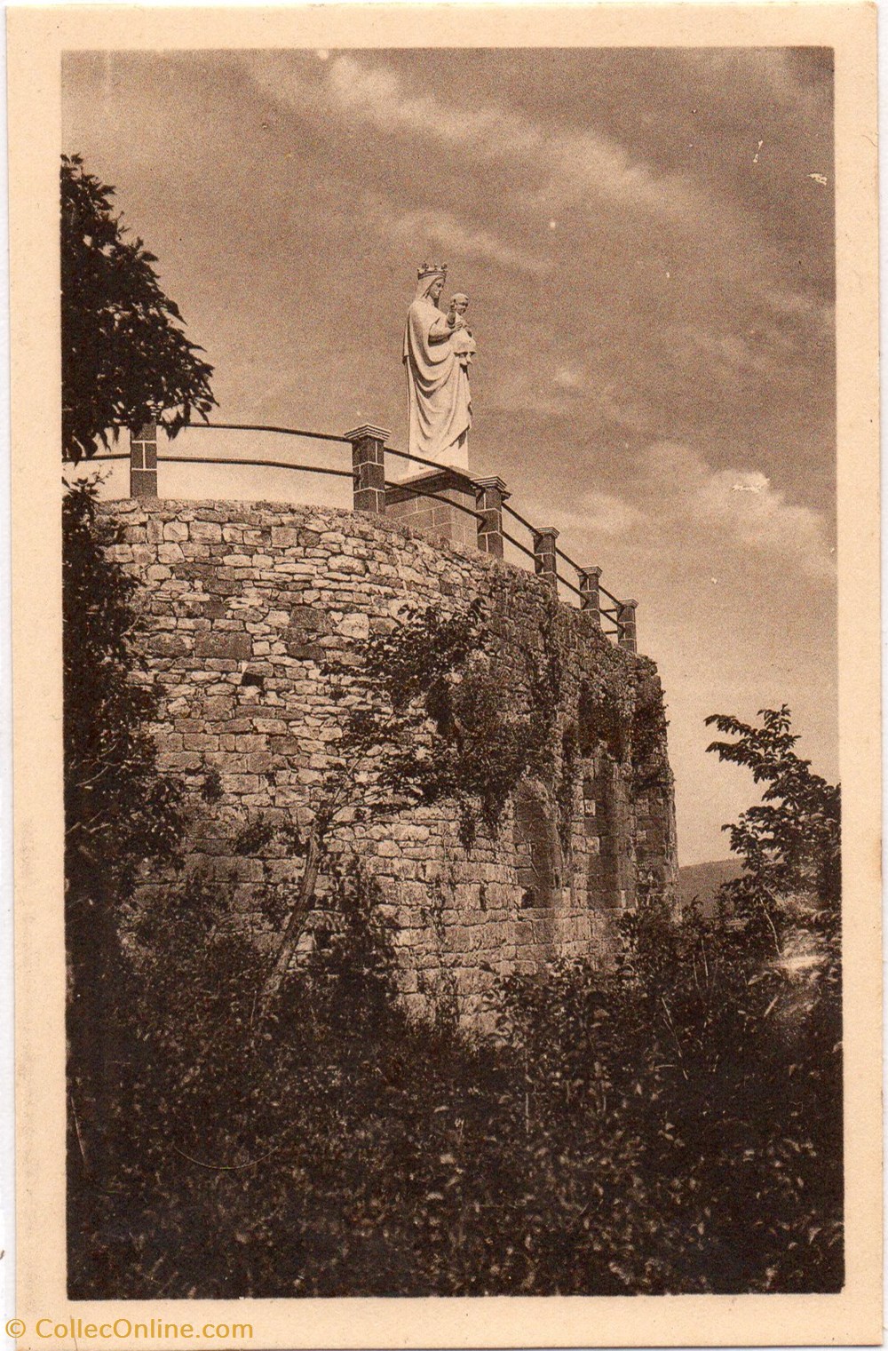 C16 - Statue de la Vierge érigée... cartes postales europe france c16 statue de la vierge erigee