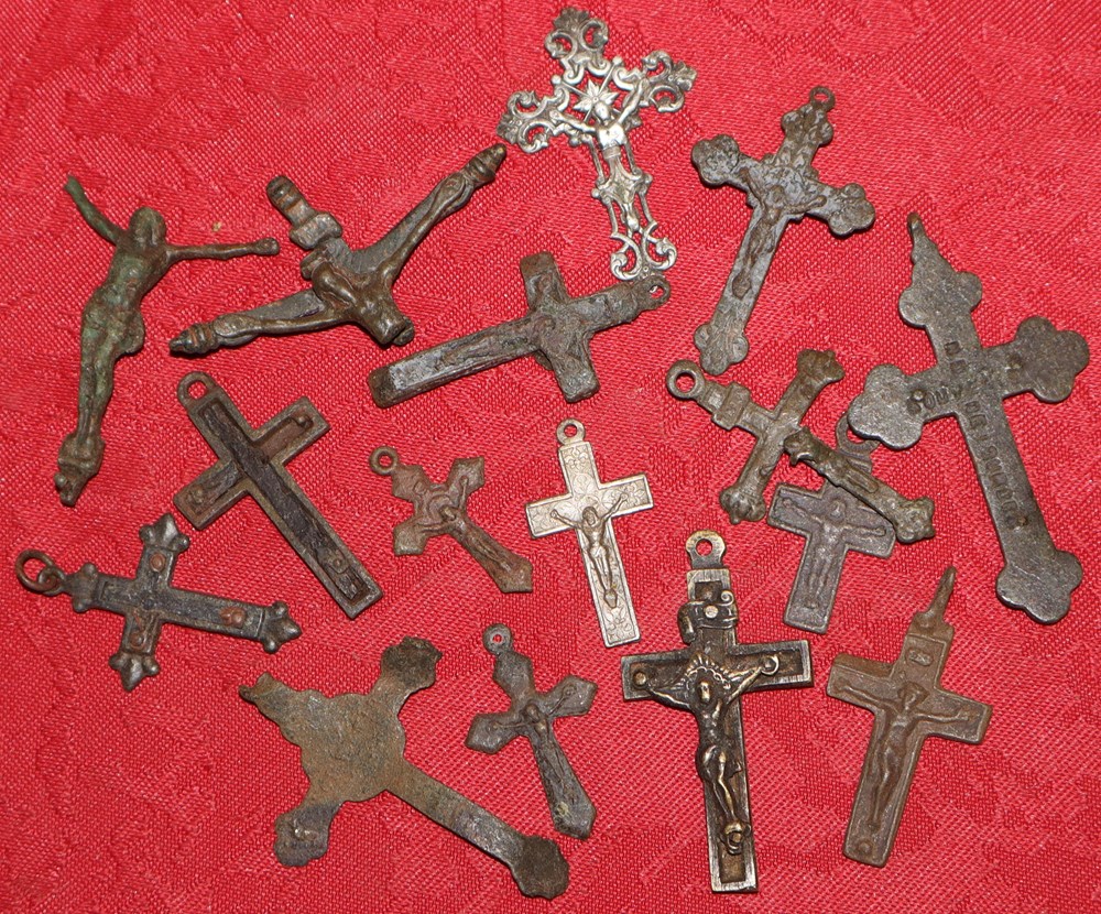 patrimoine religieux objets de cultes divers crucifix