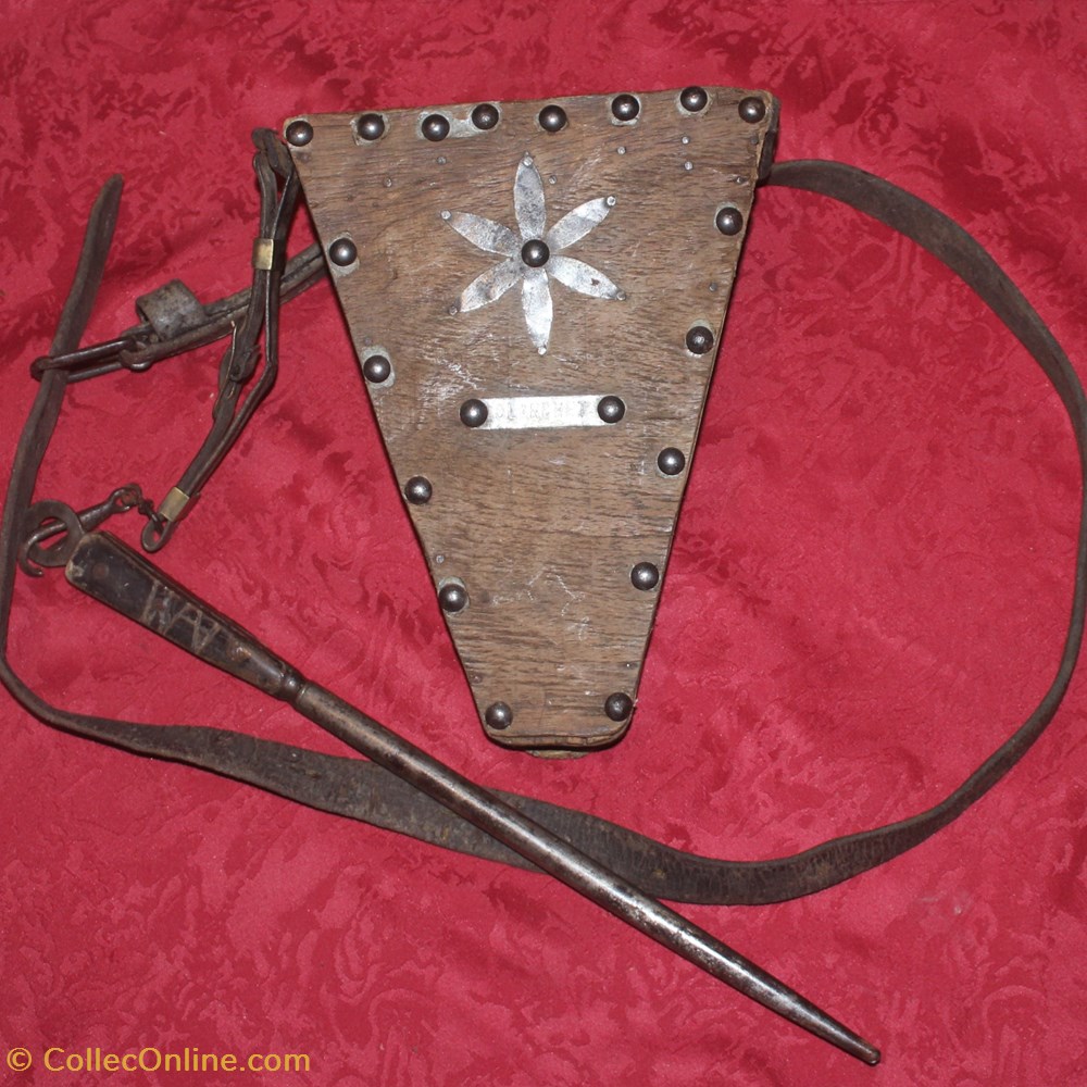Etui ou gaine à couteaux art antiquites populaire etui ou gaine a couteaux