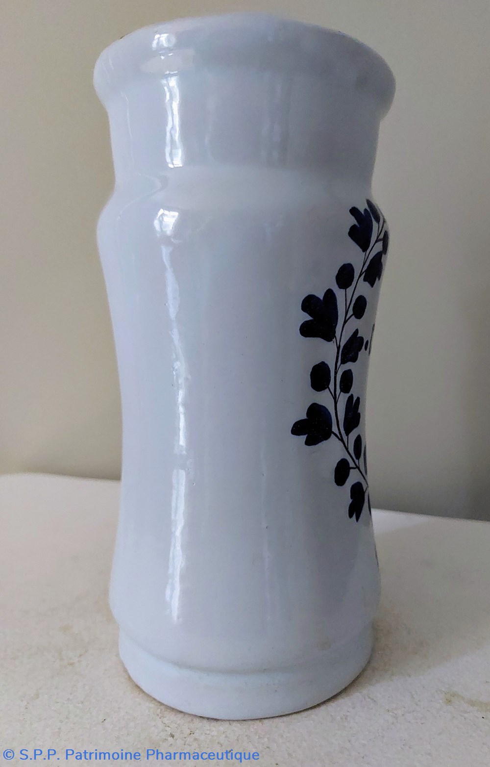 science pharmacie albarello faience u desicat rub decor bleu