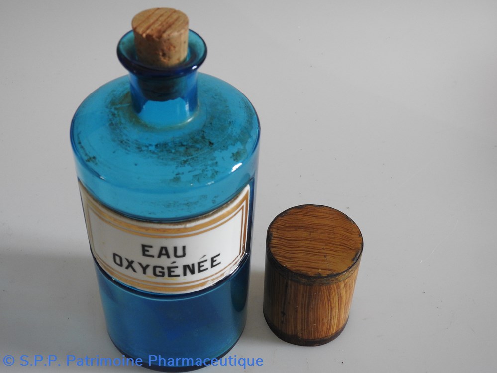 EAU OXYGÉNÉE flacon G.M. 4 science pharmacie eau oxygenee flacon g m