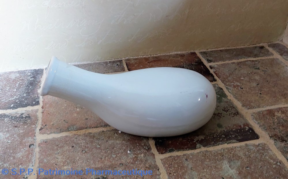 science pharmacie urinal ou pistolet en ceramique