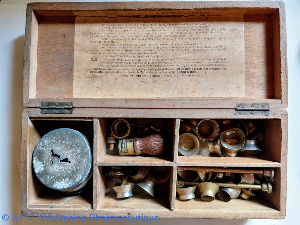 Cacheteur à cupules ( coffret en bois) science pharmacie cacheteur a cupules coffret en bois