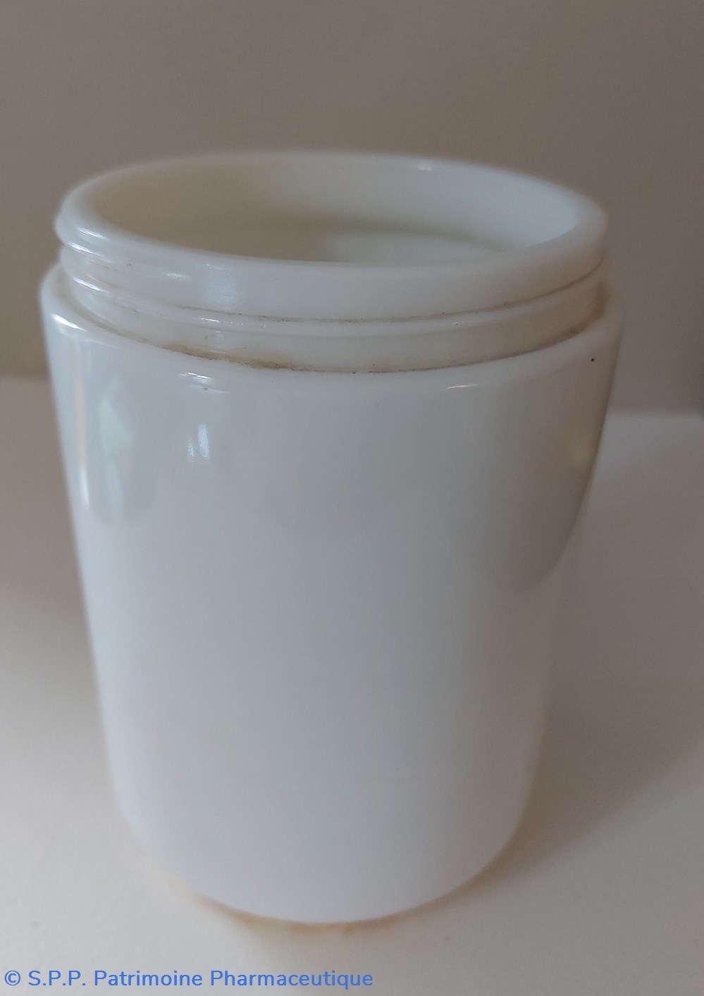 science pharmacie pot opaline blanc vide