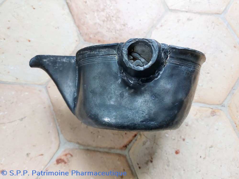 science pharmacie couloire ancien en etain diametre 15 cm env