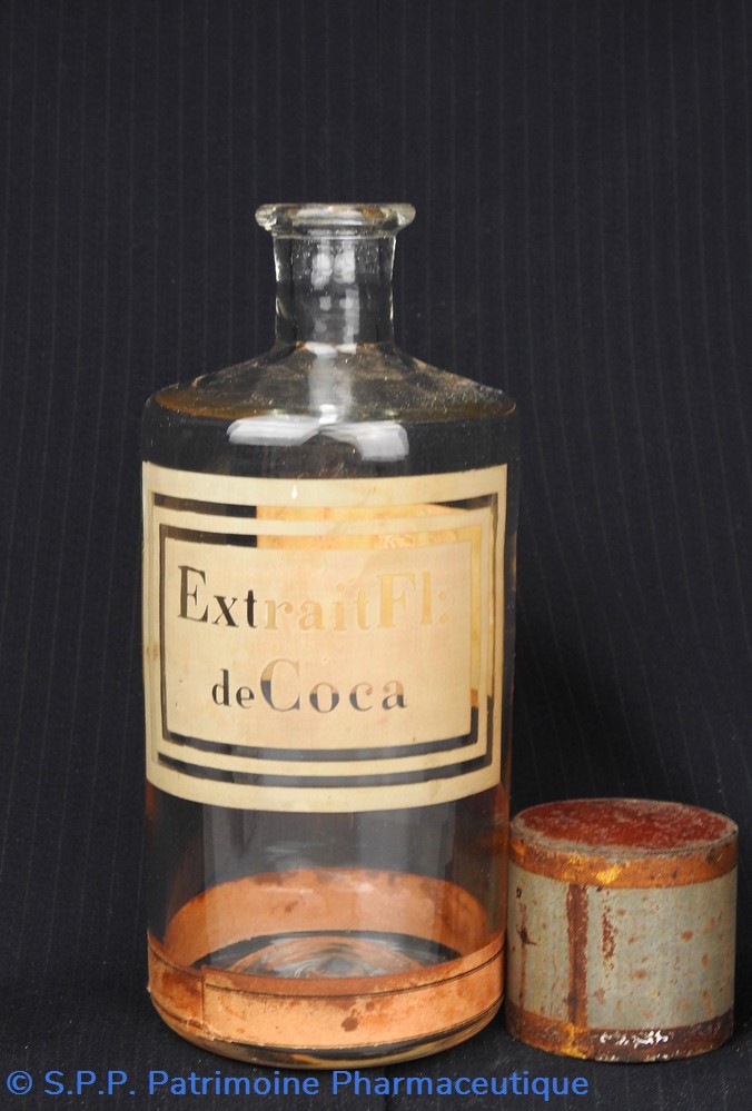 Flacon en verre petit modèle étiquette blanche Pharmacie RAVASSE 3 science flacon en verre petit modele etiquette blanche pharmacie ravasse