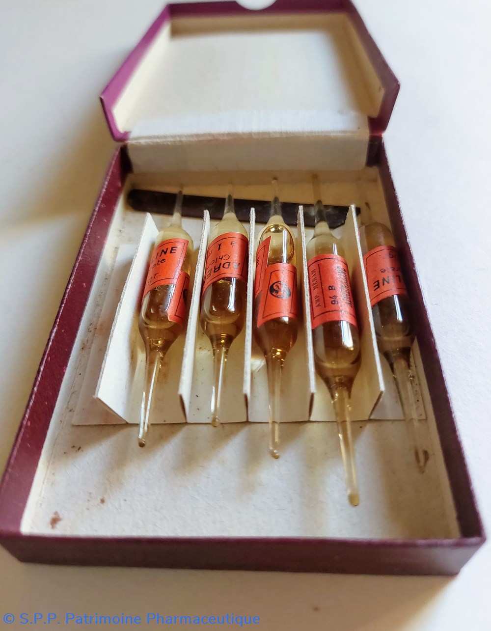 science pharmacie pochette medicinale urgence ampoules