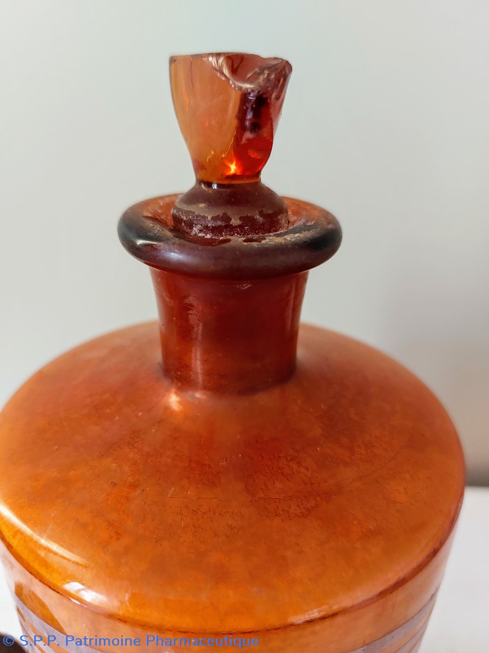 Flacon verre ambré - "Aq: VitaeVetus" - Eau sédative de Raspail 4 science pharmacie flacon verre ambre aq vitaevetus eau sedative de raspail