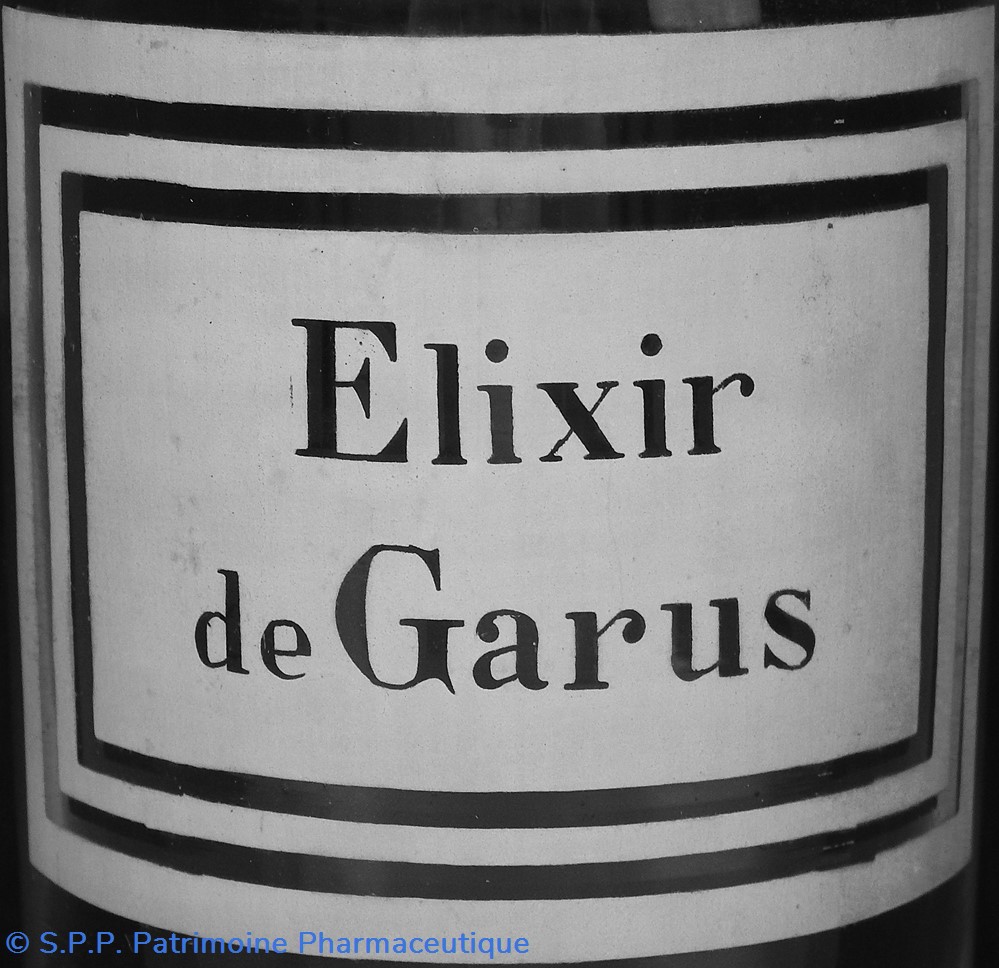 Flacon en verre petit modèle étiquette blanche Pharmacie RAVASSE 2 science flacon en verre petit modele etiquette blanche pharmacie ravasse
