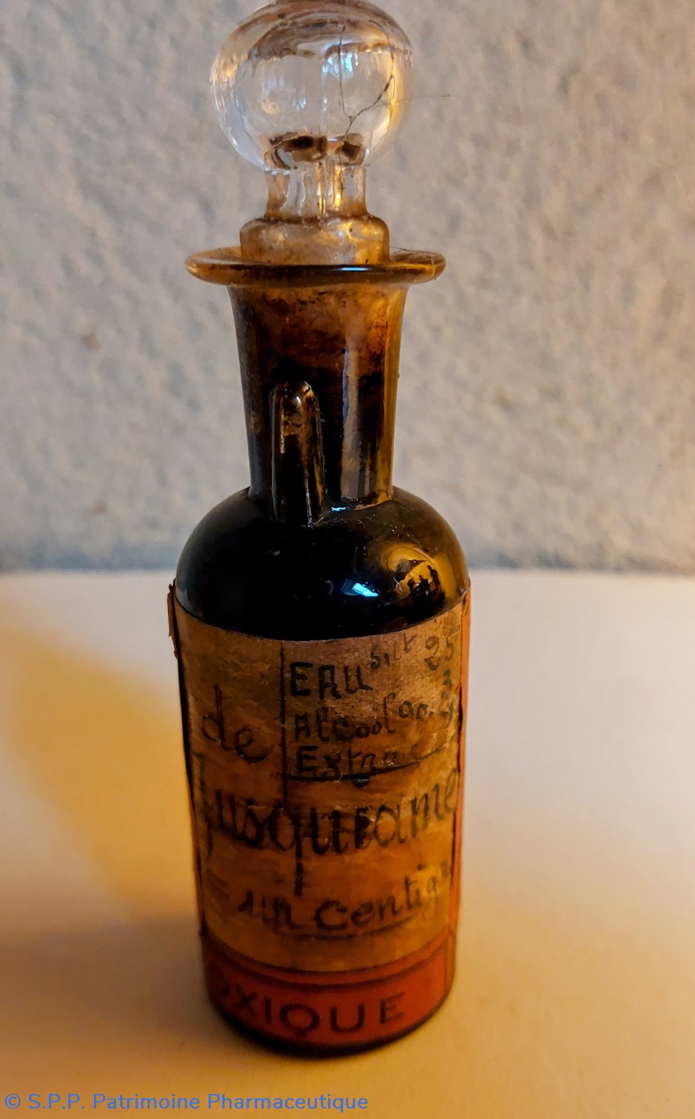 Extrait de JUSQUIAME en flacon science pharmacie extrait de jusquiame en flacon