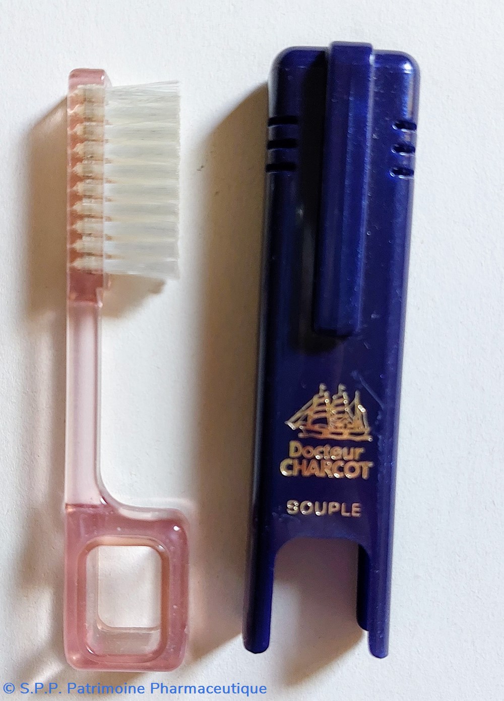 Dr CHARCOT / Brosse à dents de voyage objets publicitaires dr charcot brosse a dents de voyage