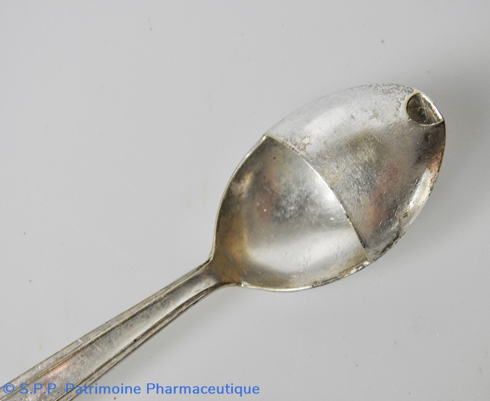 science pharmacie cuillere a potion pour malades