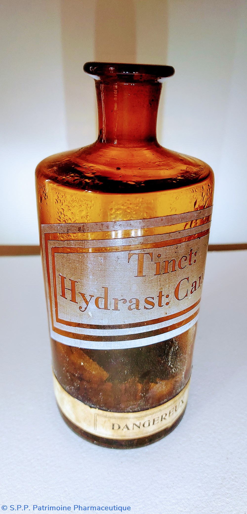 Tinct : Hydrast : Canad : Flacon verre ambré science pharmacie tinct hydrast canad flacon verre ambre