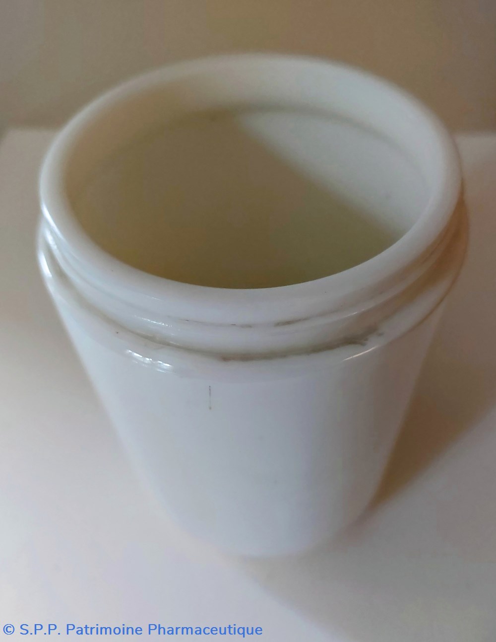 science pharmacie pot opaline blanc vide
