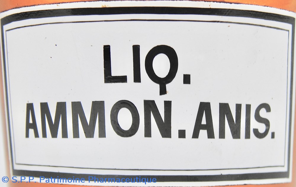 Flacon de pharmacie en verre ambré moyen modèle à étiquette blanche et noire 2 science flacon de pharmacie en verre ambre moyen modele a etiquette blanche et noire
