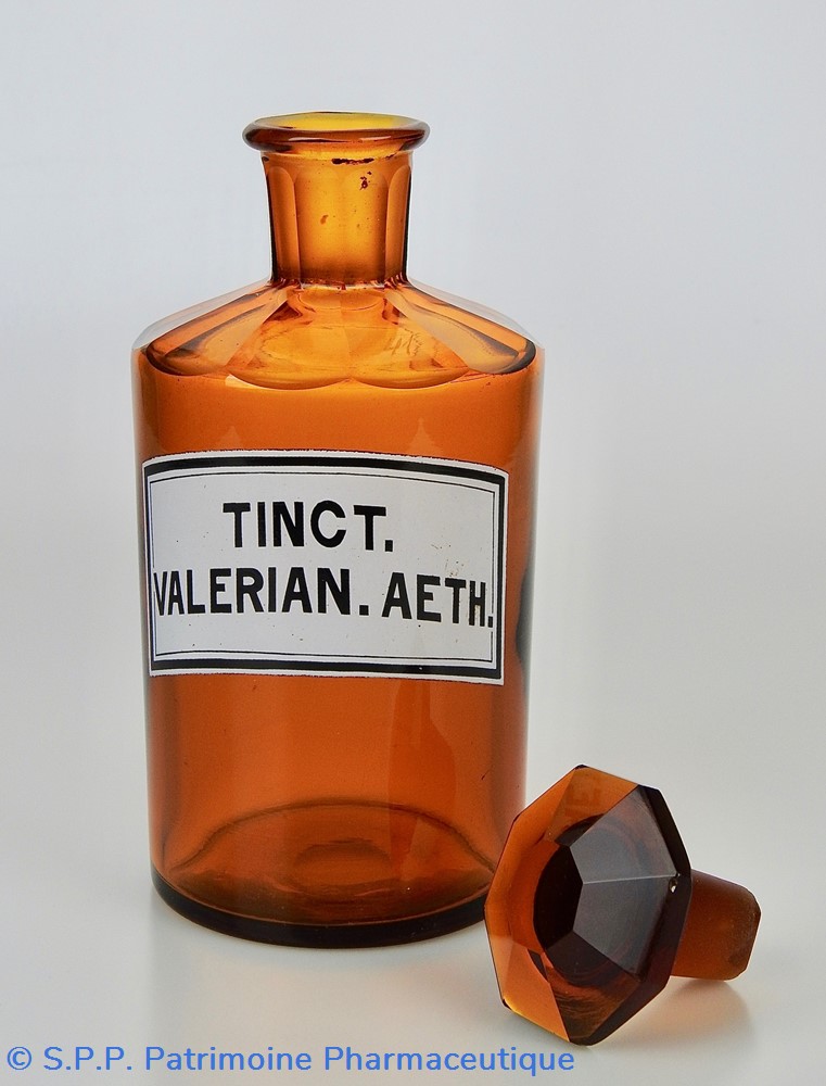 Flacon de pharmacie en verre ambré moyen modèle à étiquette blanche et noire 3 science flacon de pharmacie en verre ambre moyen modele a etiquette blanche et noire