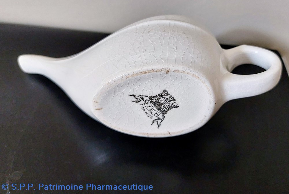 Biberon de malade / Canard faïence de Gien 5 science pharmacie biberon de malade canard faience de gien
