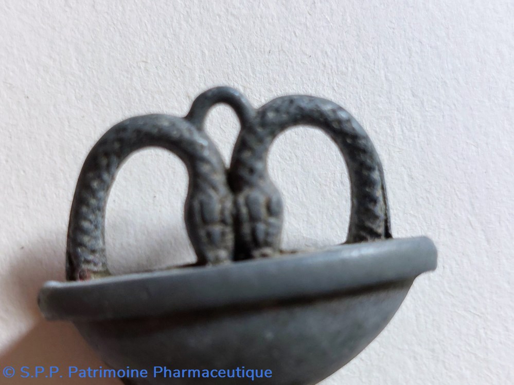 Caducée en alliage petit format 4 *3 cm 4 science pharmacie caducee en alliage petit format 4 3 cm