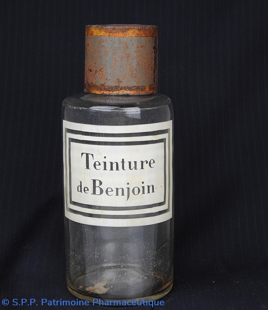 Flacon en verre petit modèle étiquette blanche Pharmacie RAVASSE science flacon en verre petit modele etiquette blanche pharmacie ravasse