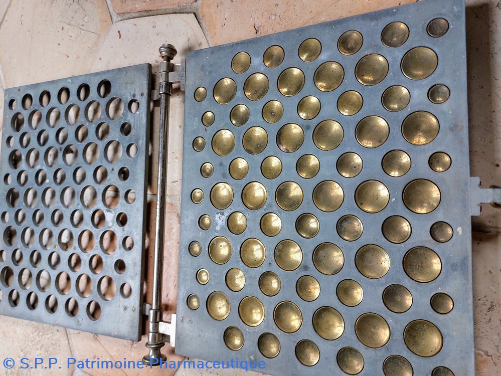 Cacheteur / moule à cachets Azymes 5 science pharmacie cacheteur moule a cachets azymes
