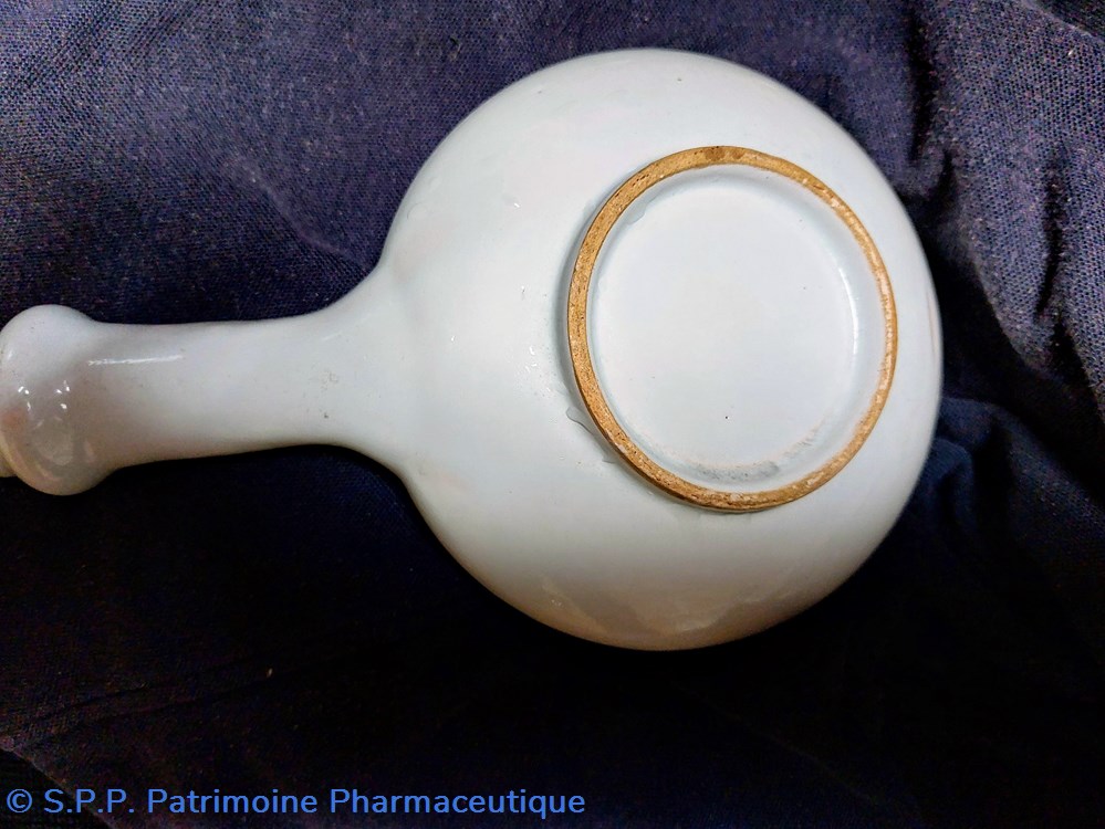 science pharmacie crachoir en faience blanche