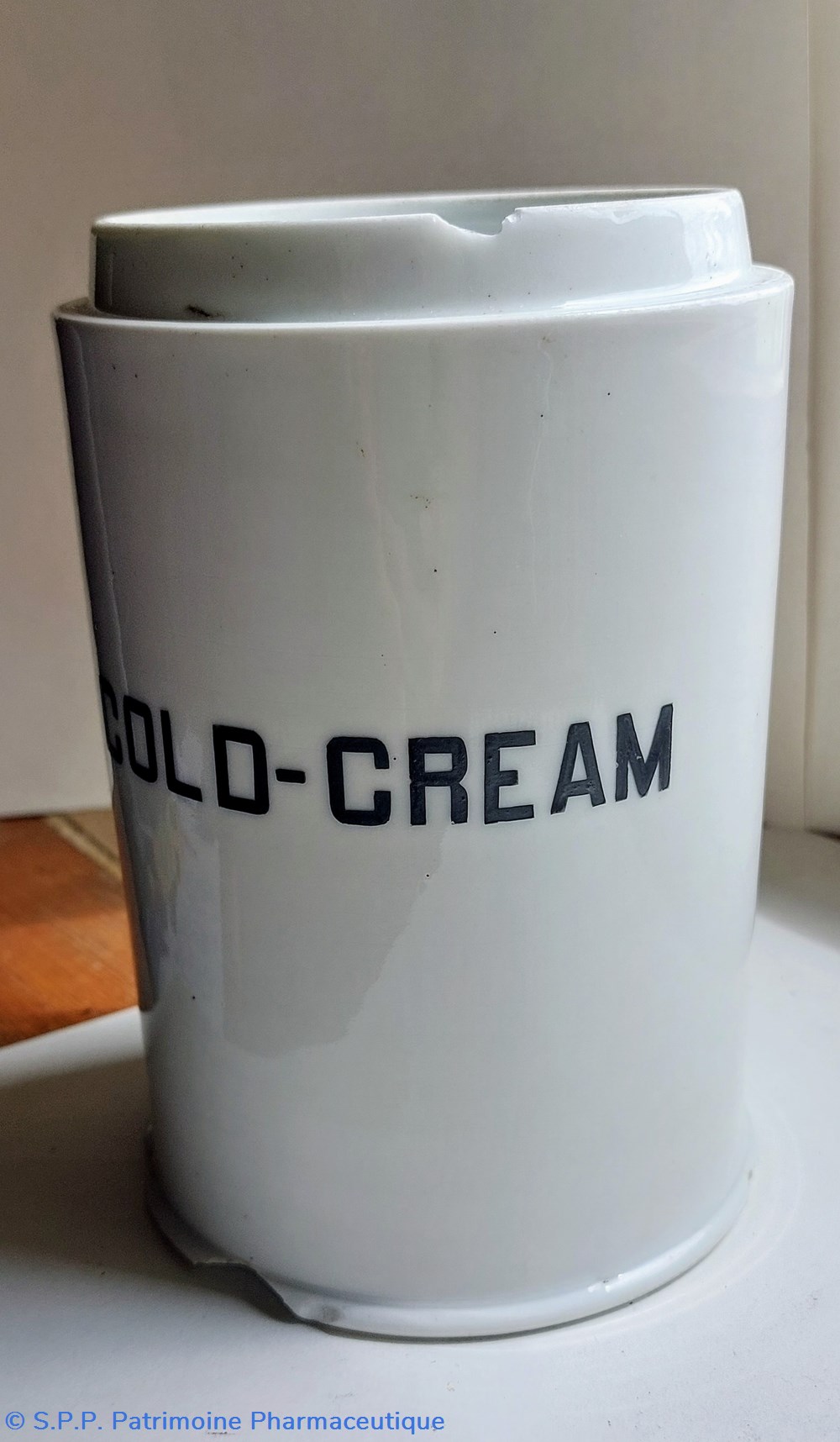 science cold cream pot de pharmacie