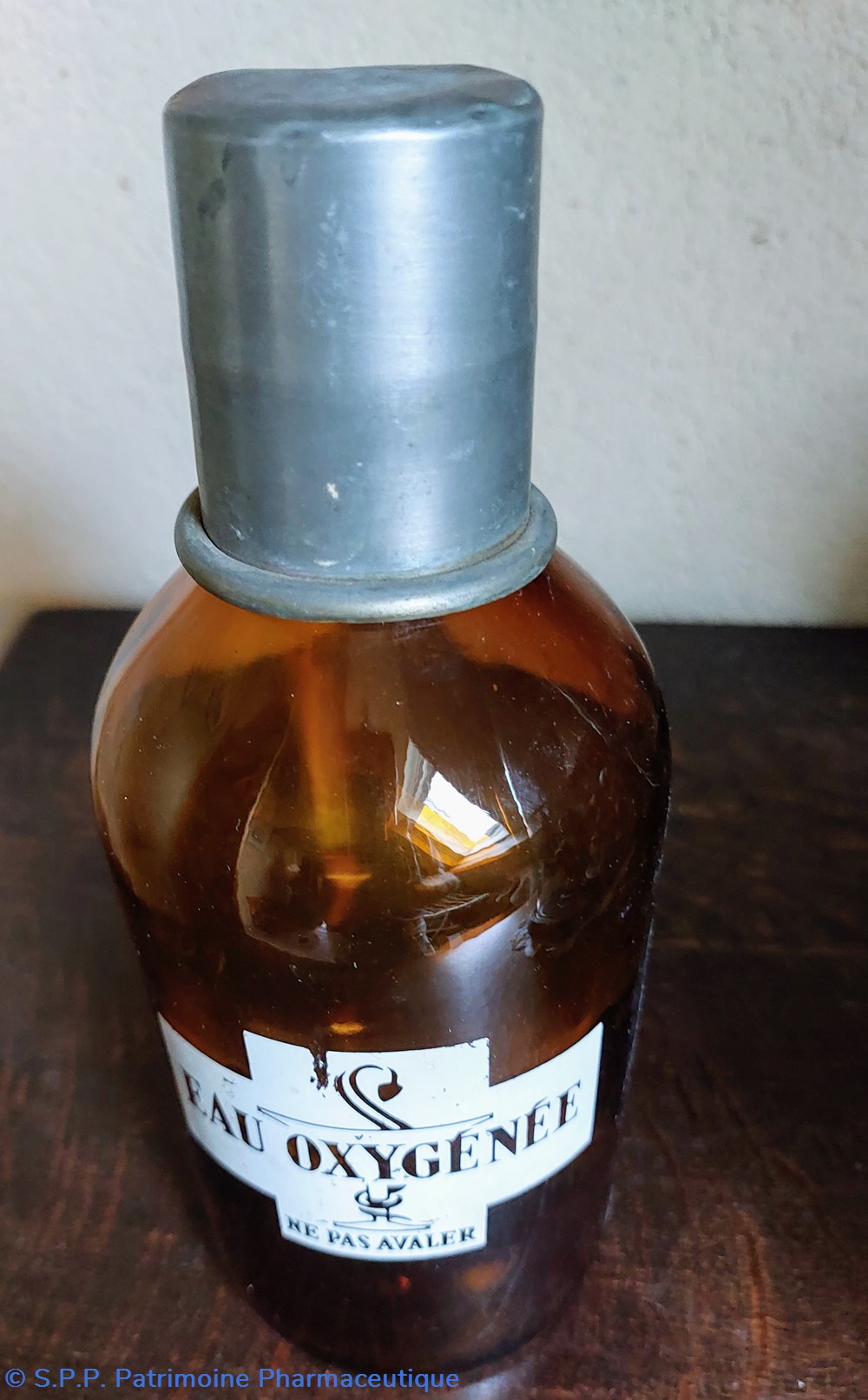 science pharmacie sn eau oxygenee bouteille verre ambre goulot pm