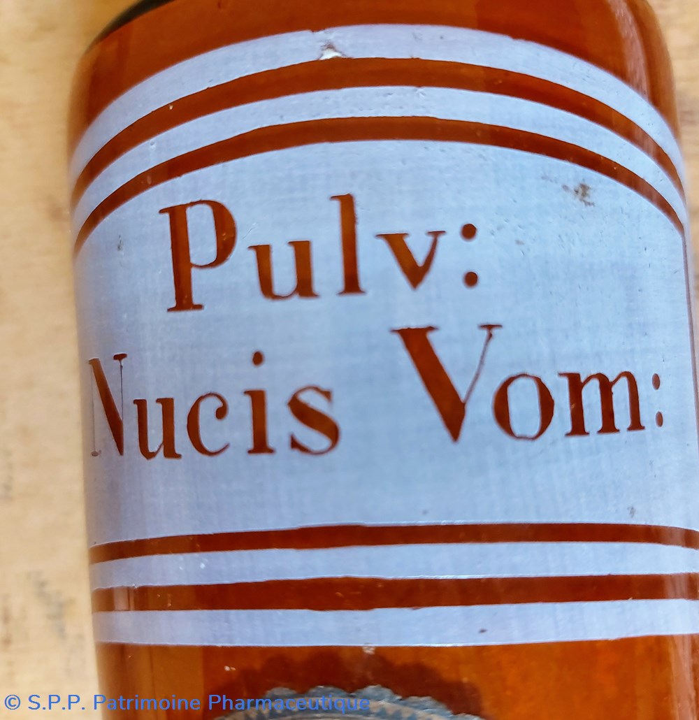 Flacon en verre ambré "Pulvis Nucis Vomicae" 3 science pharmacie flacon en verre ambre pulvis nucis vomicae