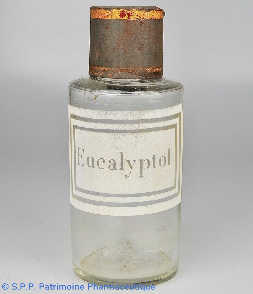 Flacon en verre petit modèle étiquette blanche Pharmacie RAVASSE 4 science flacon en verre petit modele etiquette blanche pharmacie ravasse