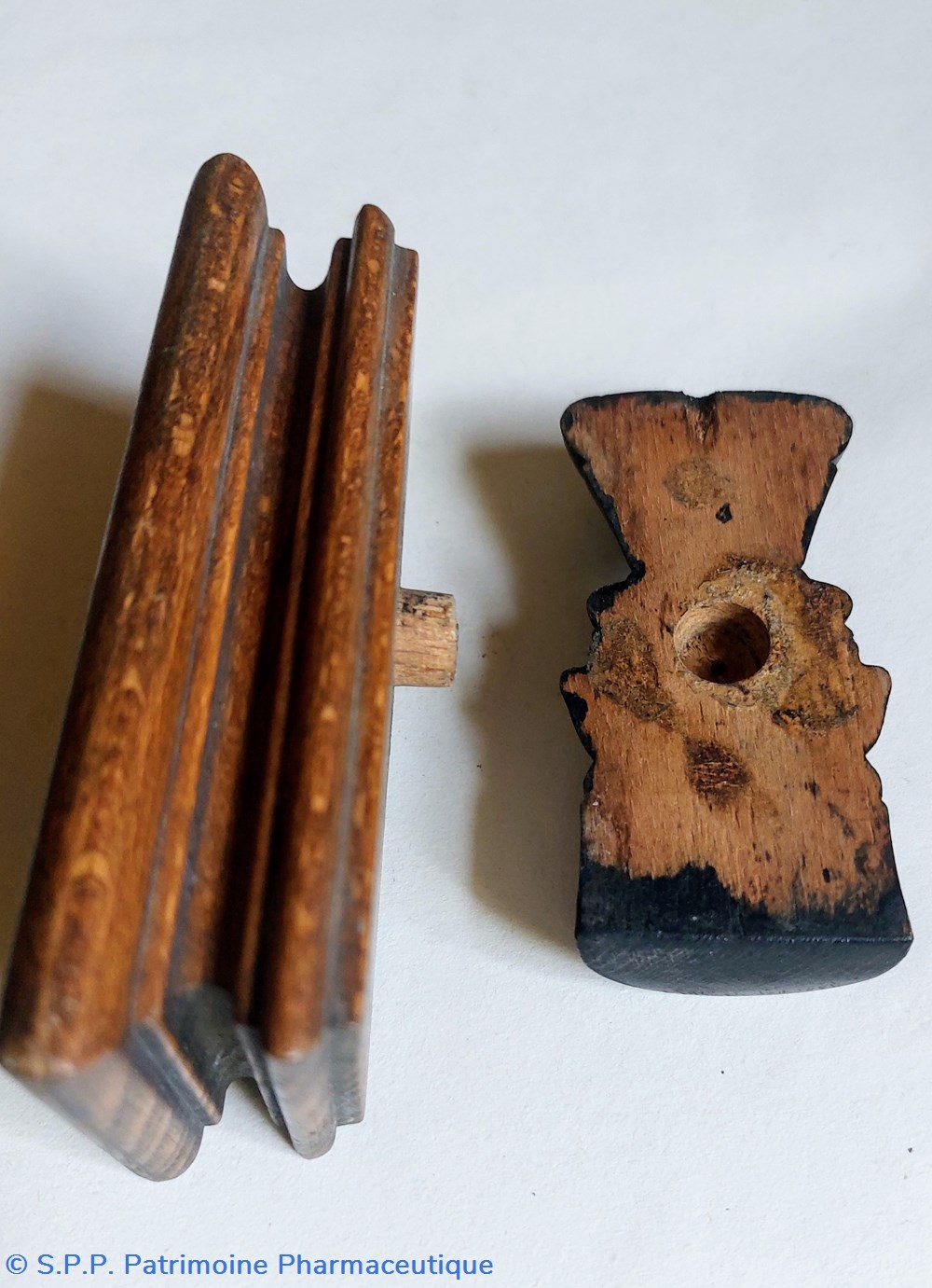 Objet en bois non identifié 5 science pharmacie objet en bois non identifie