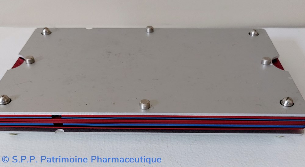 Cacheteur / Moules à cachets Azymes 4 science pharmacie cacheteur moules a cachets azymes