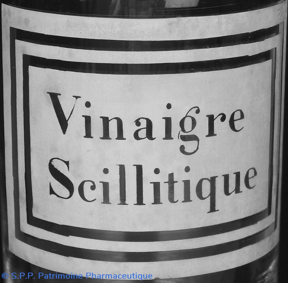 Flacon en verre petit modèle étiquette blanche Pharmacie RAVASSE 2 science flacon en verre petit modele etiquette blanche pharmacie ravasse