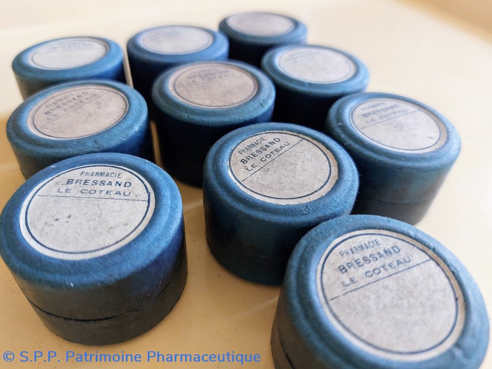 science pharmacie boites bressand non utilisees