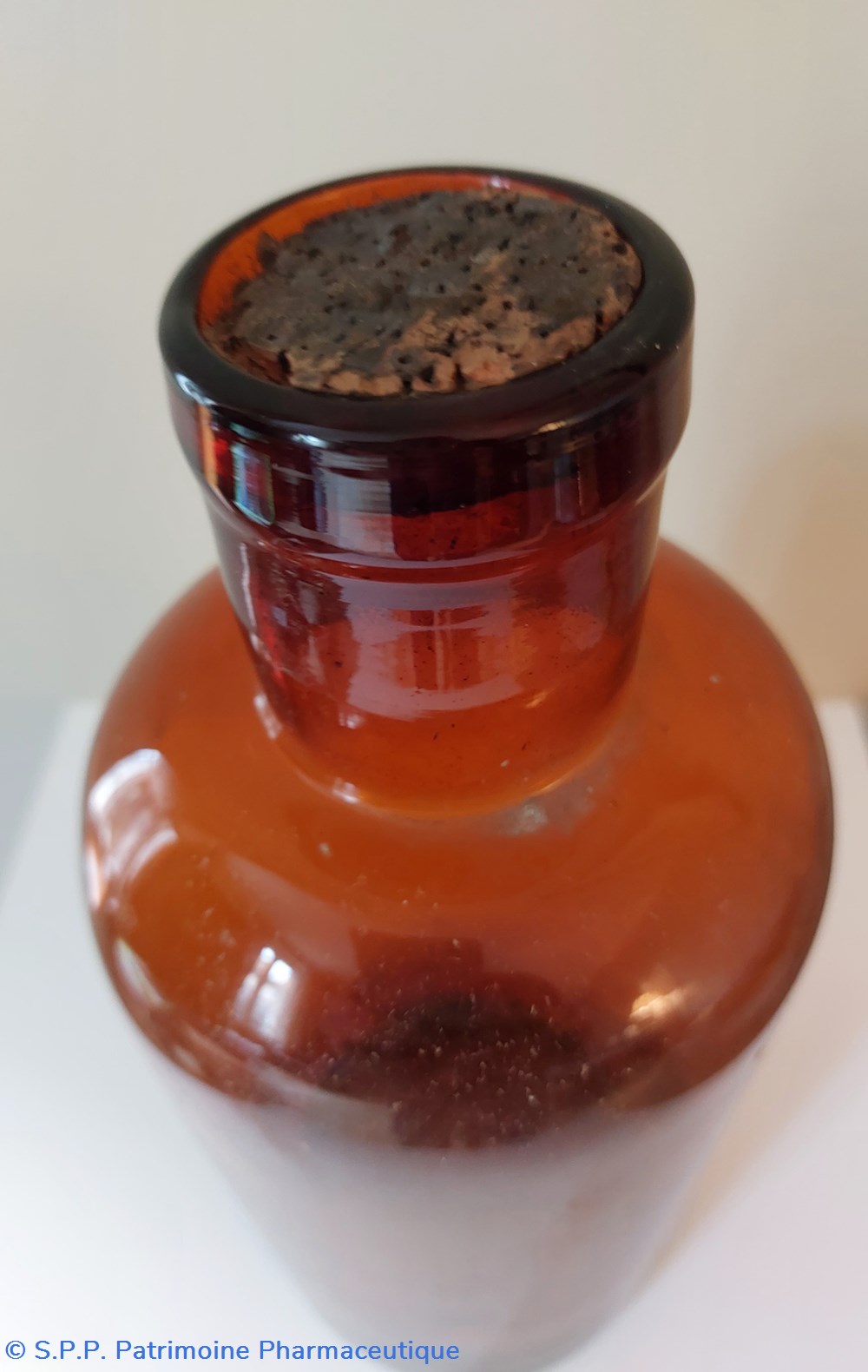 science bouteille de pharmacie vide en verre ambre