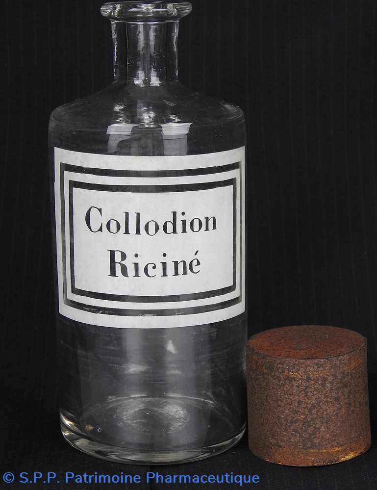 Flacon en verre petit modèle étiquette blanche Pharmacie RAVASSE 3 science flacon en verre petit modele etiquette blanche pharmacie ravasse
