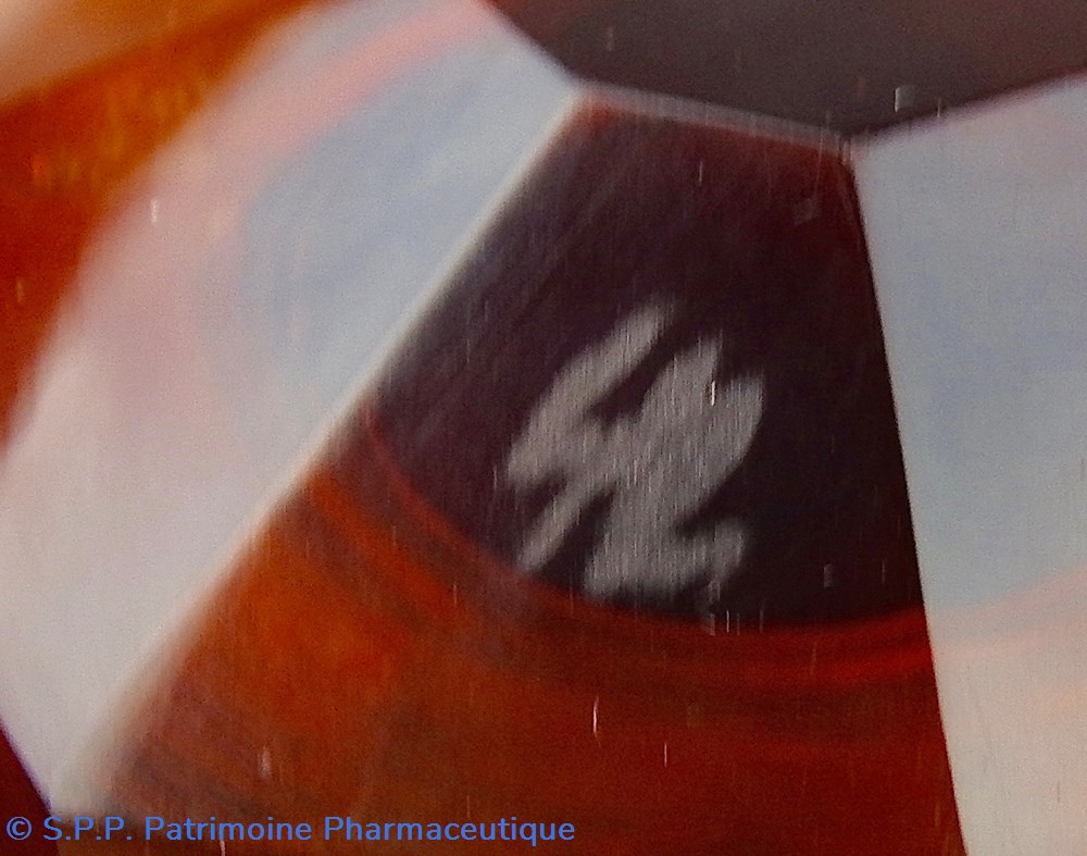 Flacon de pharmacie en verre ambré moyen modèle à étiquette blanche et noire 4 science flacon de pharmacie en verre ambre moyen modele a etiquette blanche et noire
