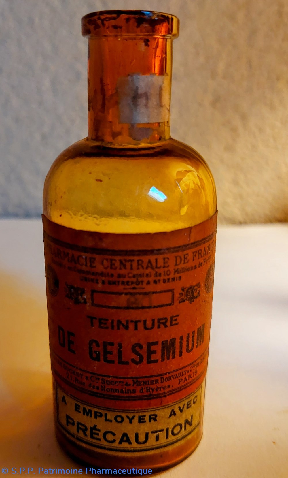 science pharmacie flacon 10 cm verre ambre teinture de gelsemium