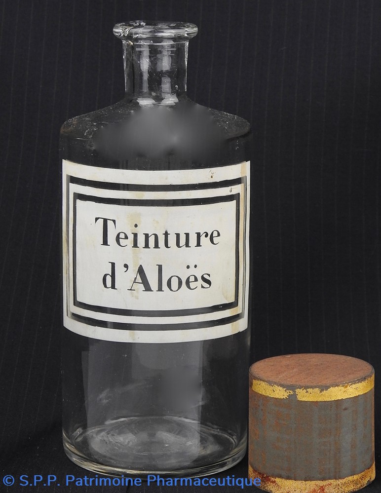 Flacon en verre petit modèle étiquette blanche Pharmacie RAVASSE 3 science flacon en verre petit modele etiquette blanche pharmacie ravasse