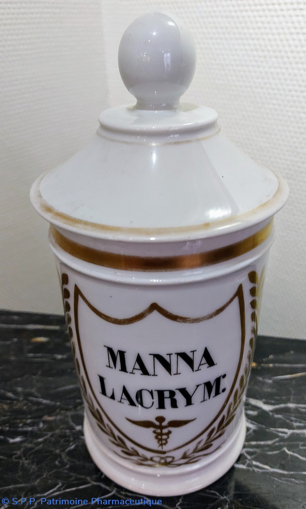 Pot faïence blanche MANNA LACRYM: 4 science pharmacie pot faience blanche manna lacrym