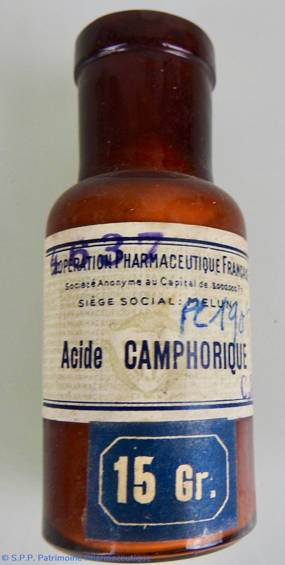 science pharmacie acide camphorique