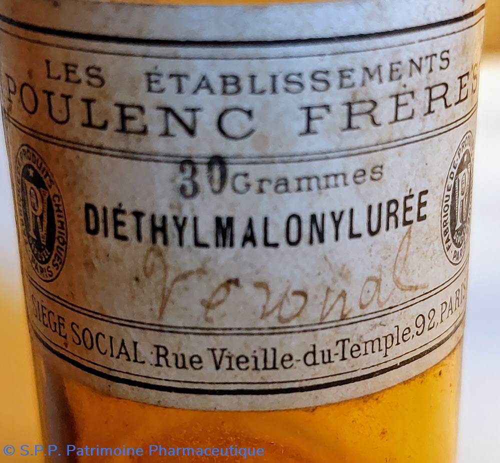 Flacon 9cm " Diethylmalonylurée" R. P. 2 science pharmacie flacon 9cm diethylmalonyluree r p